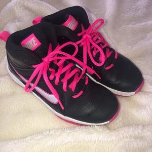 NIKE girls basketball Sneakers